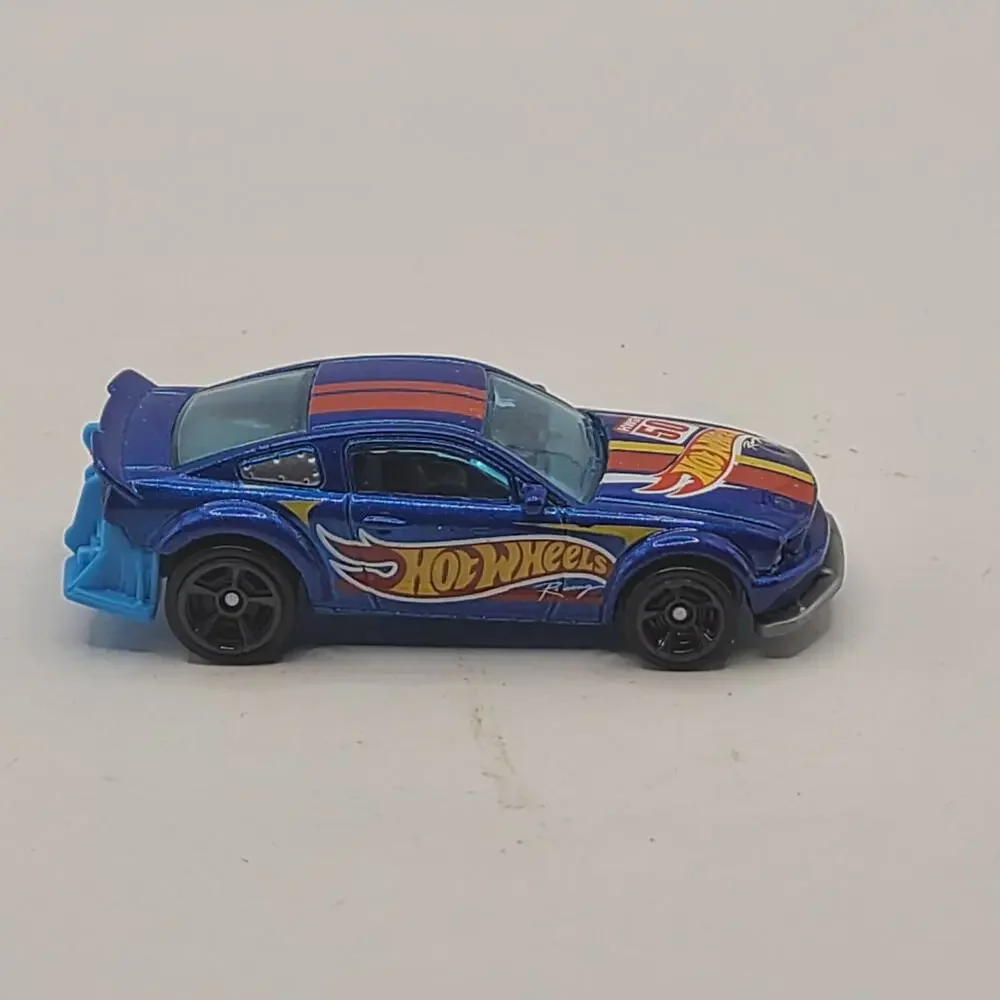 Hot Wheels 2005 Ford Mustang - HW Race Team [8D] HW33
